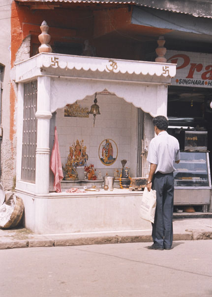 Buddhistischer Straßenaltar.